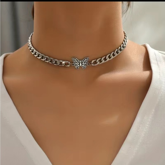 🆕 Stylish Butterfly Choker Necklace Retro Style - Picture 3 of 5